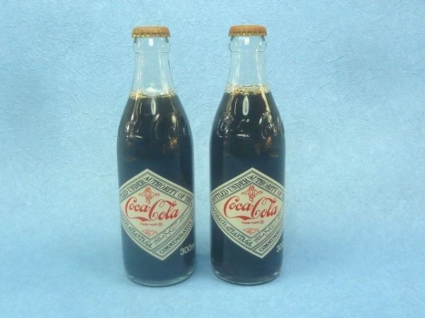 S355【古いコカ・コーラー】　レア　/レトロな味わい　100周年記念ボトル　/2本セット　インテリアに…ディスプレイに…花瓶などに
