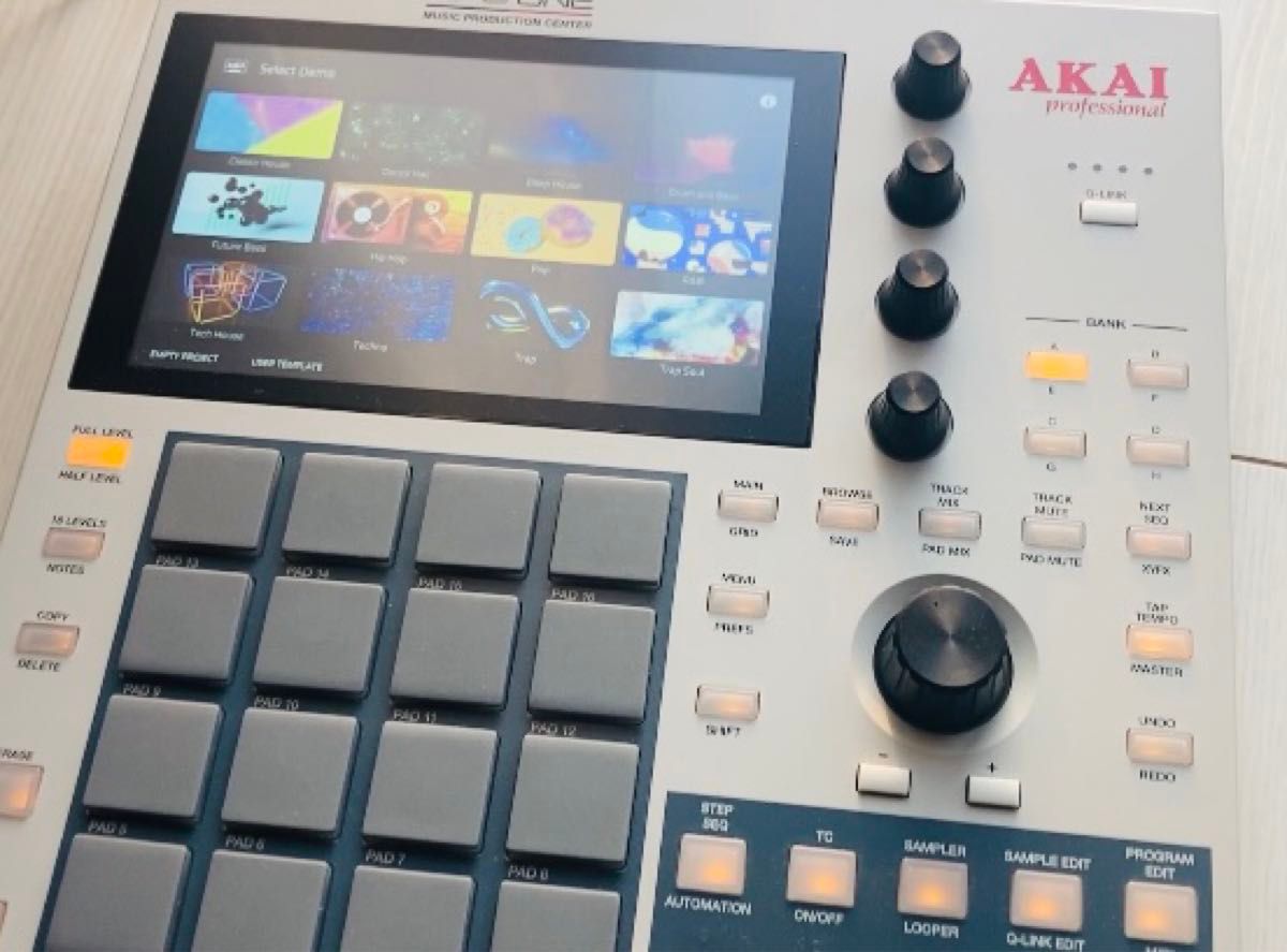 美品 AKAI MPC ONE Special Retro Edition 希少|Yahoo!フリマ 美品 AKAI MPC ONE Special Retro Edition 希少|Yahoo!フリマ