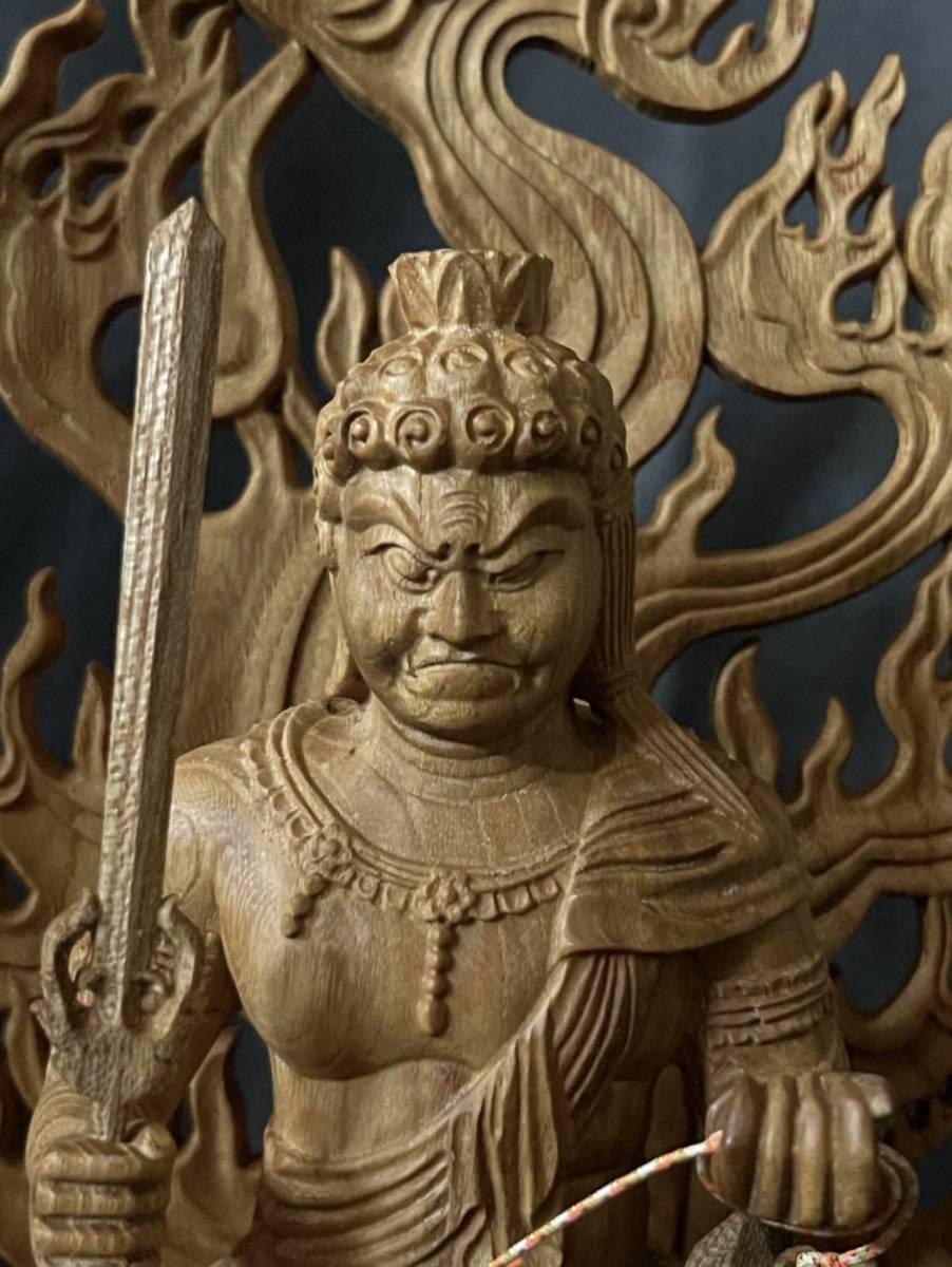 仏教工芸品　総ケヤキ製　極上彫　木彫仏像　不動明王座像_画像3