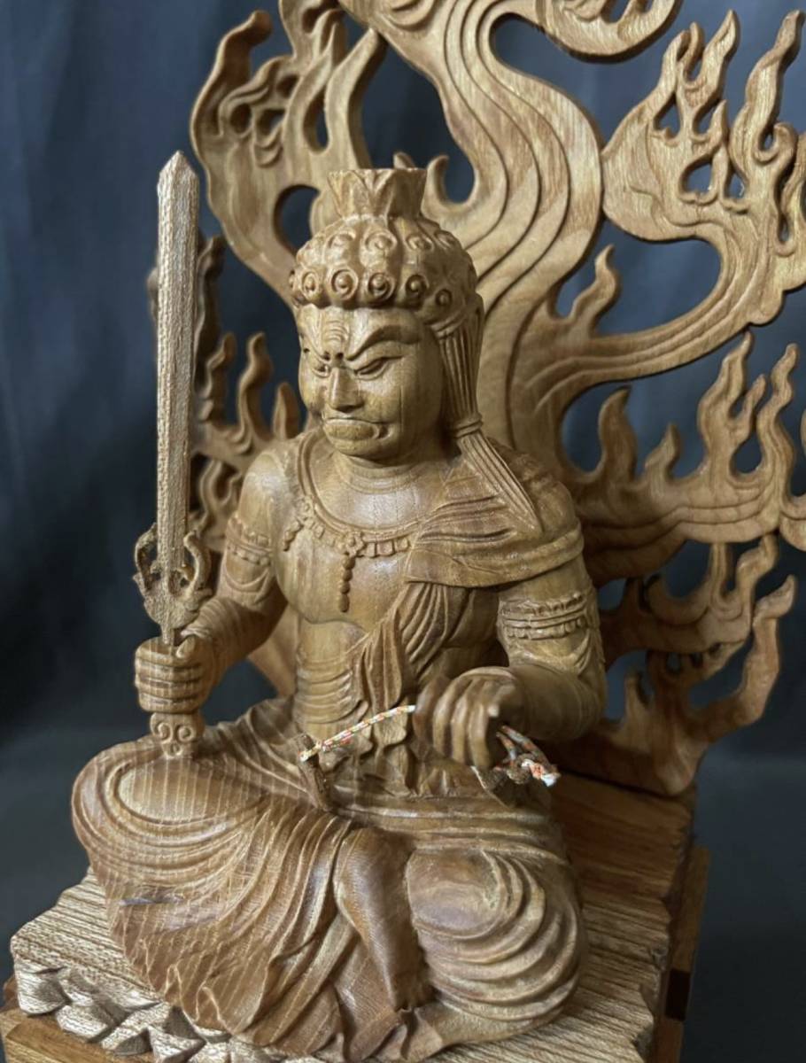 仏教工芸品　総ケヤキ製　極上彫　木彫仏像　不動明王座像_画像7