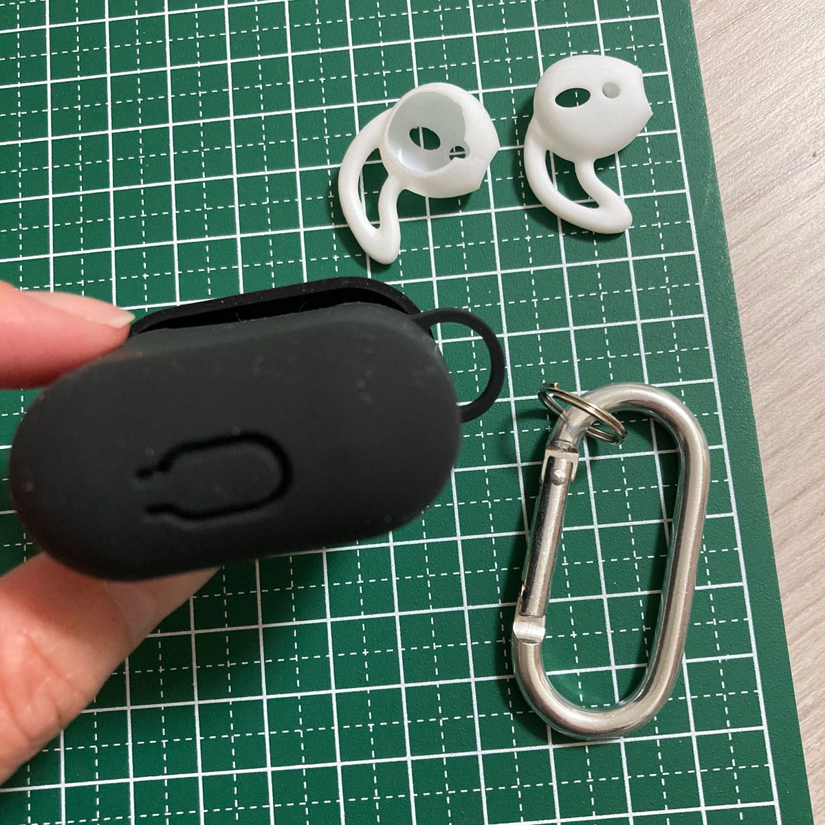 AirPods/AirPods2  ケース イヤーフック付き シリコン　黒