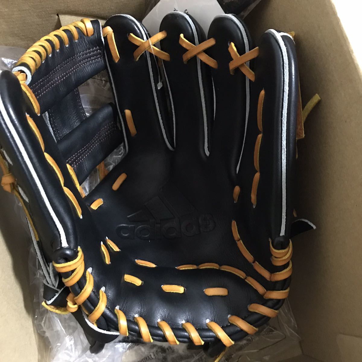 未使用 アディダス 一般硬式用 内野手用グローブ 右投げ グラブ 未使用 アディダス 一般硬式用 内野手用グローブ 右投げ グラブ