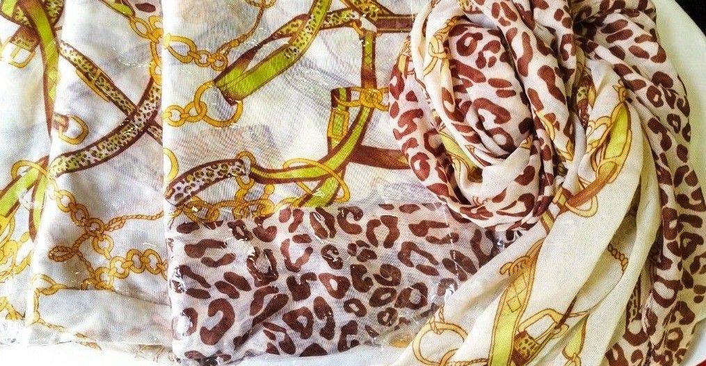 ヒョウ柄とバンド 柄がお洒落なジャンボスカーフ ショール　シルクコットンで手触りが柔らかくシワにならないインド綿みたい。