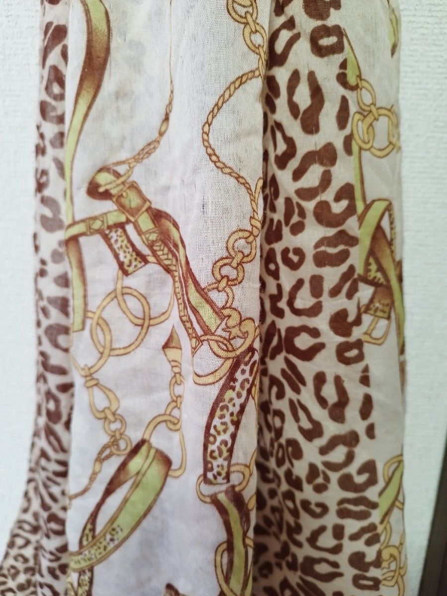 ヒョウ柄とバンド 柄がお洒落なジャンボスカーフ ショール　シルクコットンで手触りが柔らかくシワにならないインド綿みたい。