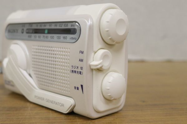 SONY ソニー 手回し 充電 ポータブルラジオ ICF-B02 ライト付き 非常用ラジオ 携帯充電可能 Za580_画像5