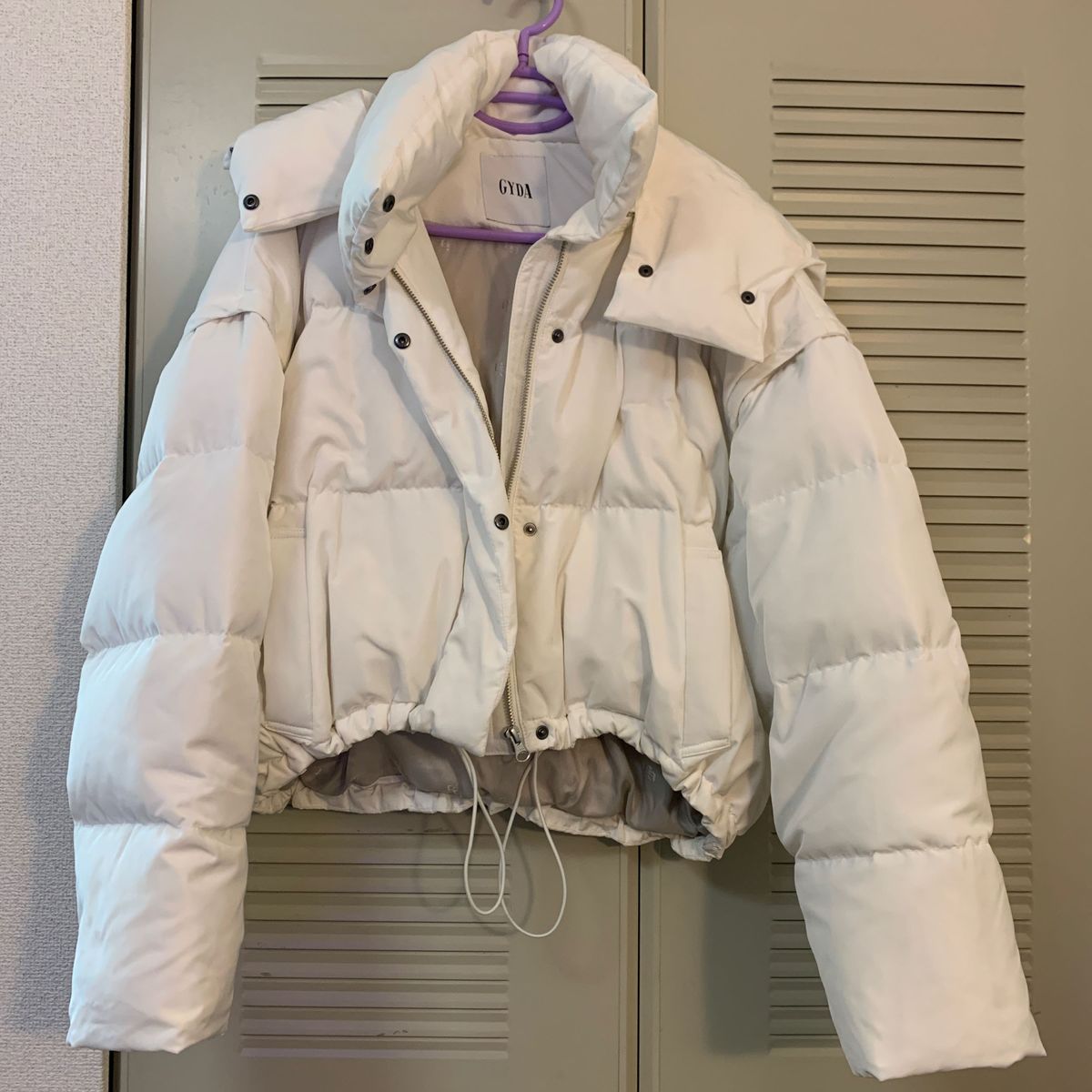 大人気完売GYDAジェイダ2wayスリーブショートダウンジャケット白 大人気完売GYDAジェイダ2wayスリーブショートダウンジャケット白