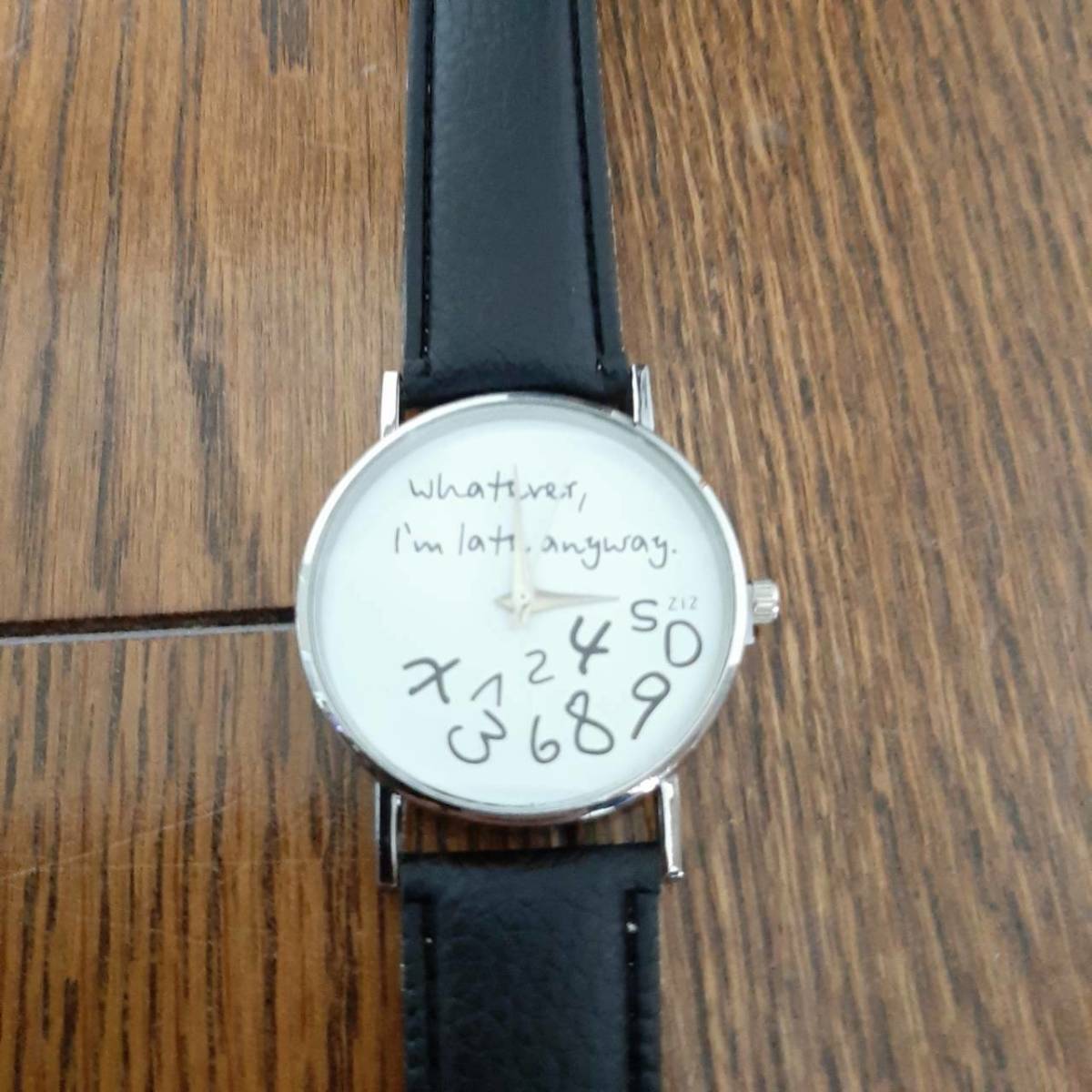 新品　未使用　レディース　腕時計　アナログ　白　ホワイト　　42150　　直径：42mm　　文字盤の厚さ：9.5mm　重量：31g