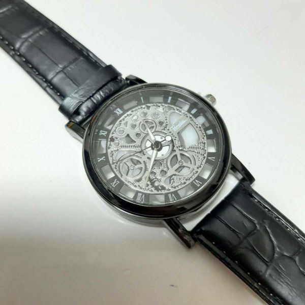 新品　未使用　スケルトン メンズ 腕時計　黒　ブラック アナログ ウォッチ デザイン レザー風 ストラップ　時計　レディース　腕時計　_画像1