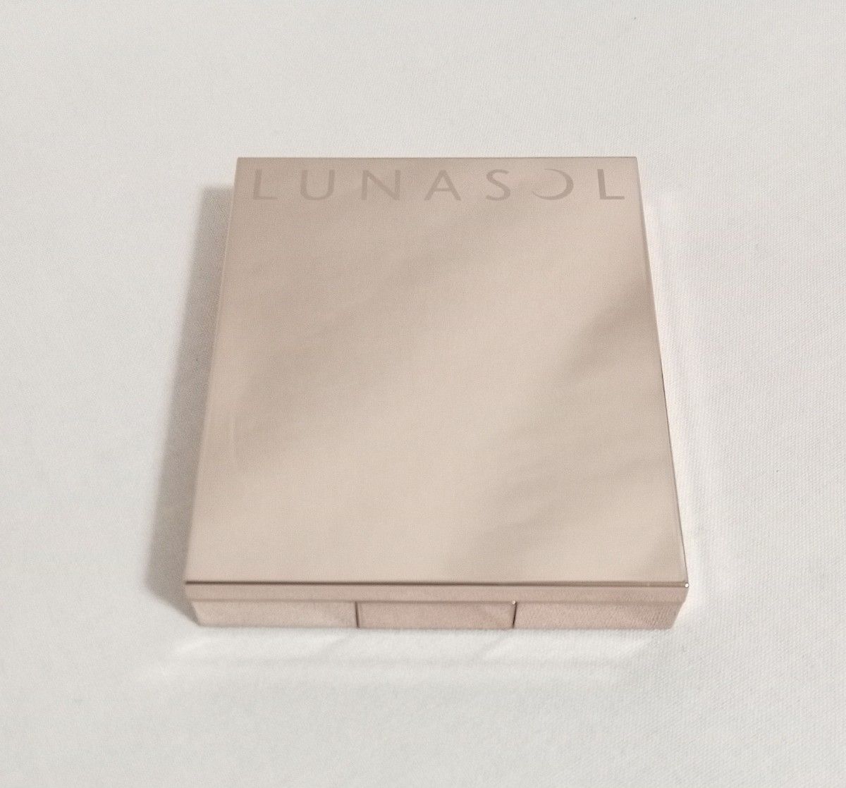 【LUNASCL】ルナソル カラーリンググロウパレットカシスグレアEX01