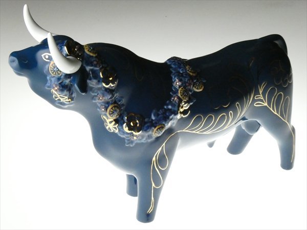 N861 LLADRO リヤドロ 特別限定作品 118/1000 【夢追い牛】 金彩 草花絵 牛 アニマル 大型 フィギュリン オブジェ 飾物 33.8cm_画像2