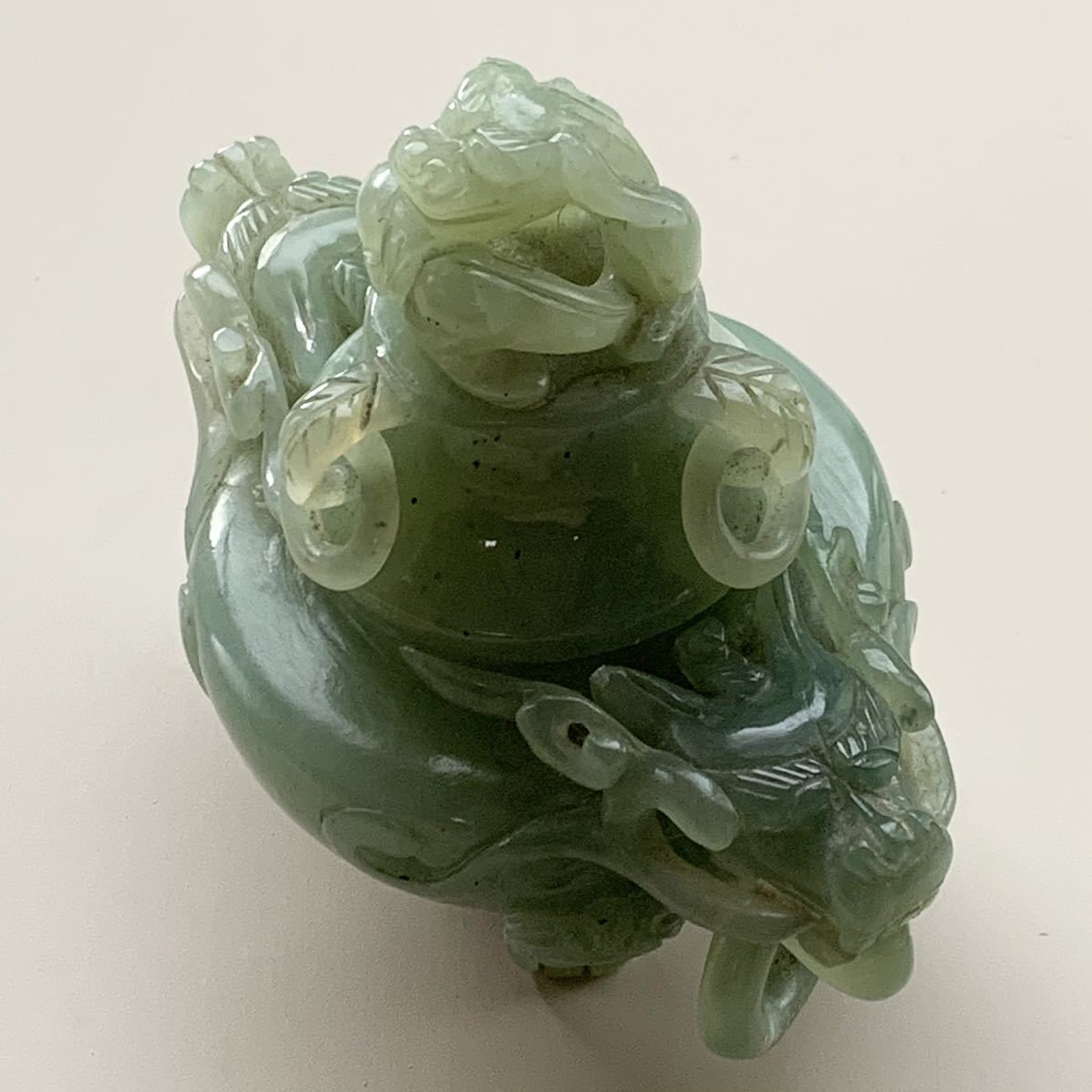 中国美術 翡翠 3つ足 香炉 龍 工芸品 　アンティーク　三脚香炉　置物　彫刻_画像2