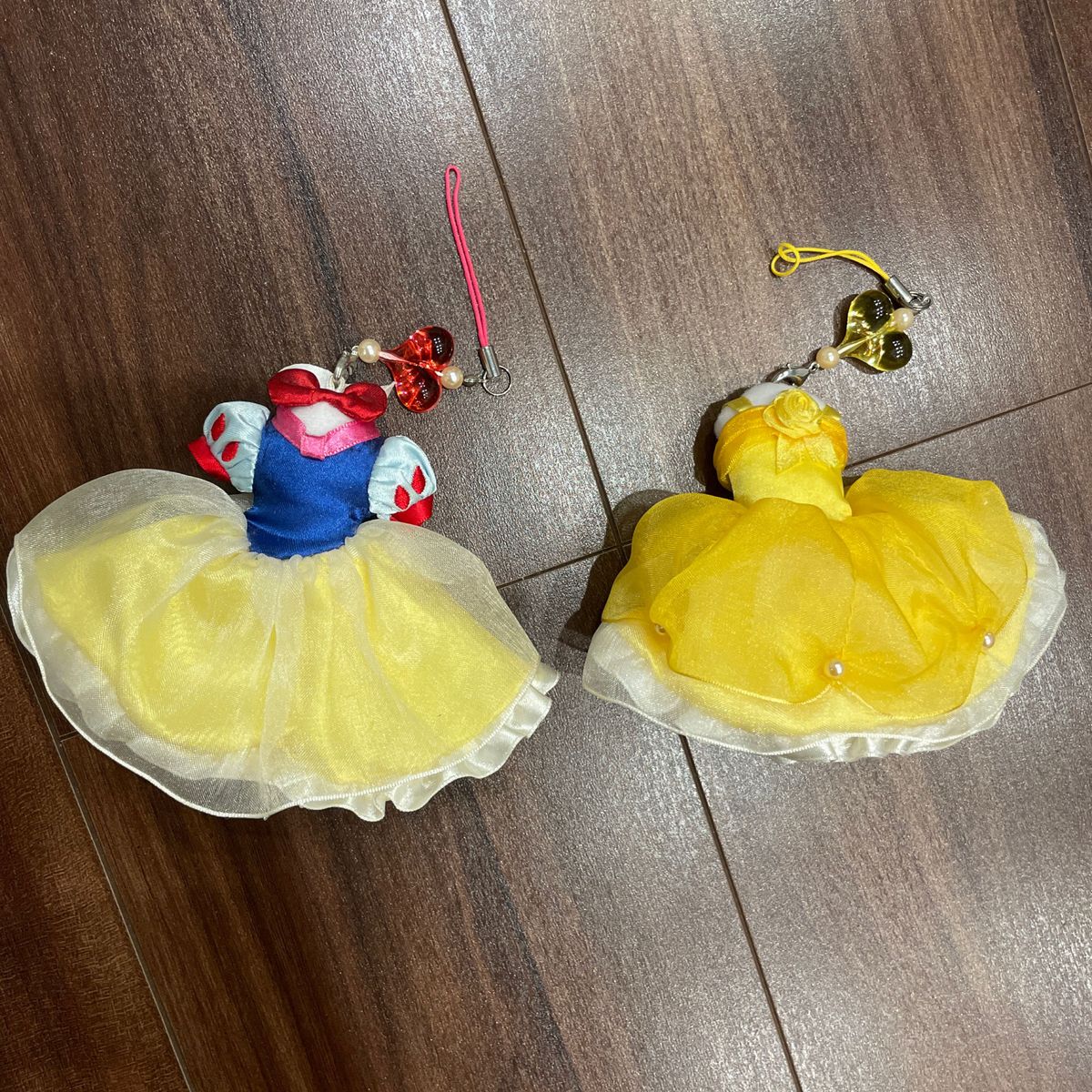 ディズニー グッズ キーチェーン ストラップ ピンク フィギュア 白雪姫 プリンセス ドレスストラップ　ストラップ　携帯クリーナー