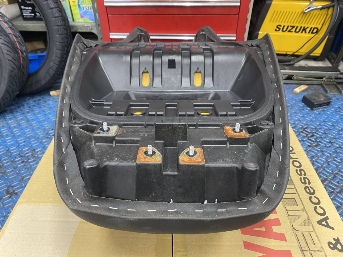 TMAX500 SJ08J中古ノーマルシート破れ有り　Ｌ前_画像6