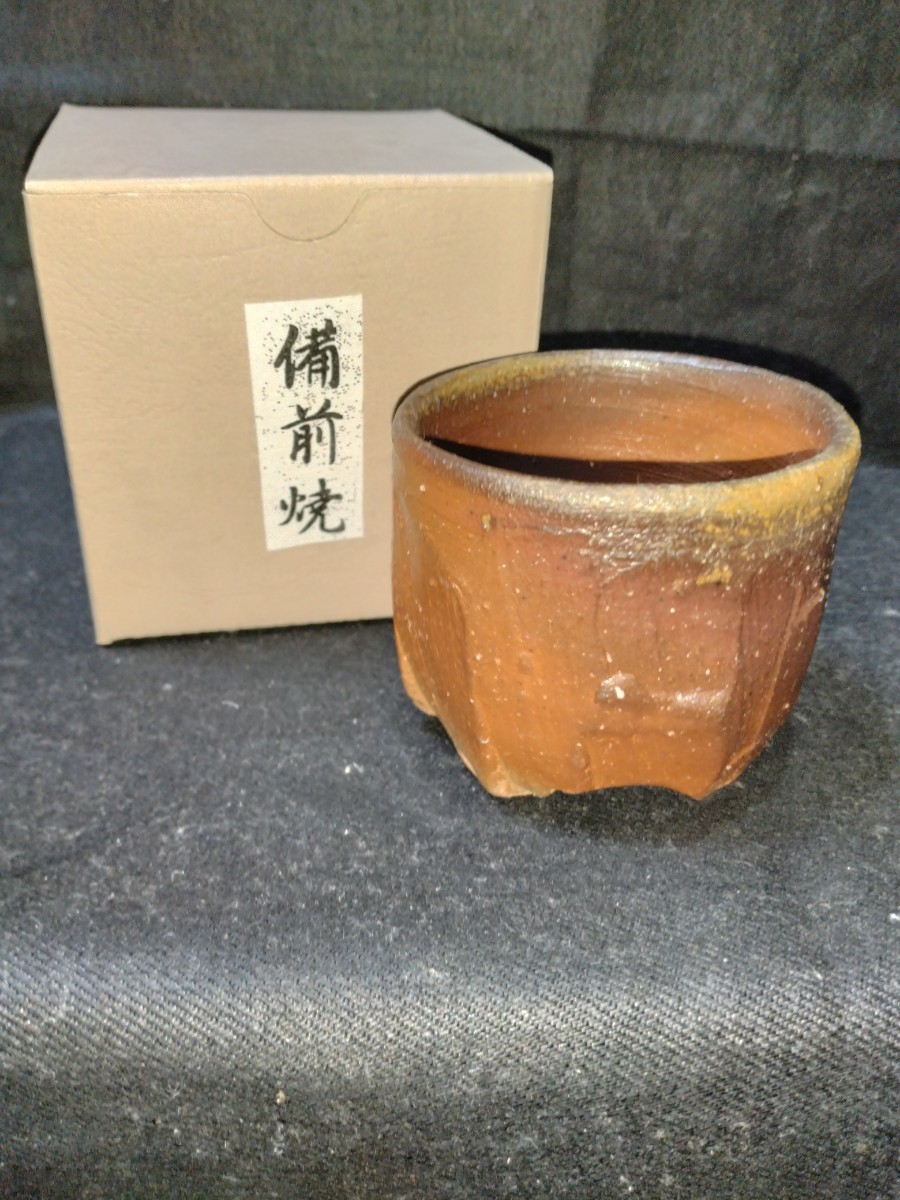 備前焼３　酒器(側面に面取り)(高さ６cm口径６cm ) 　紙箱付　送料は(全国)￥３５０です　_画像1