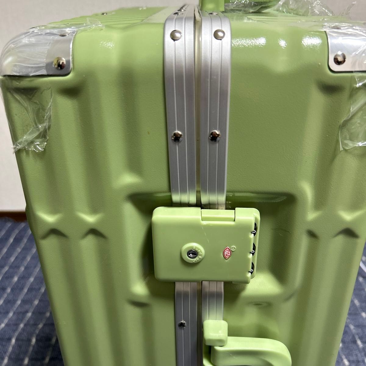 キャリーケース スーツケース 機内持ち込み不可  軽量 万向輪 アルミフレーム