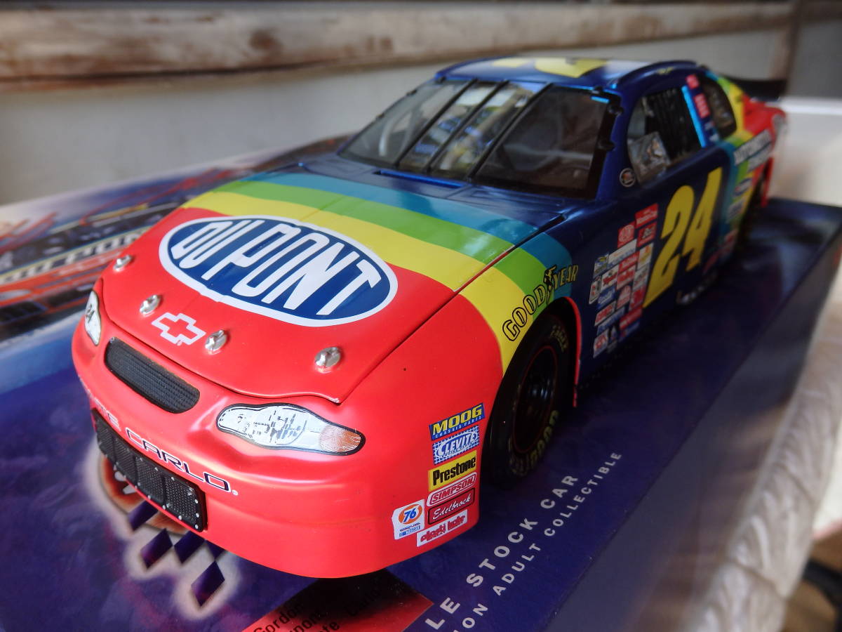 Action 1/18 NASCAR Vintage #24 Jeff Gordon 2000 Dupont Monte Carlo Original Rainbow Car_画像1