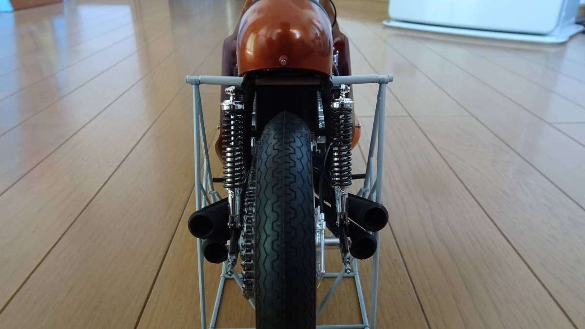 タミヤ　1/6スケール　ホンダドリームCB750FOUR（レーシングタイプ）　塗装完成品_画像4