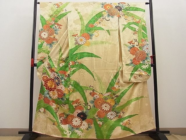 平和屋野田店■豪華振袖 駒刺繍 菊草花文 金彩 逸品 n-hv2836の画像1