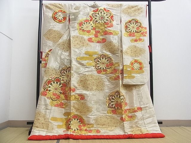 平和屋野田店■色打掛　総刺繍　駒刺繍　エ霞源氏車文　金銀糸　逸品　n-ar4329_画像1