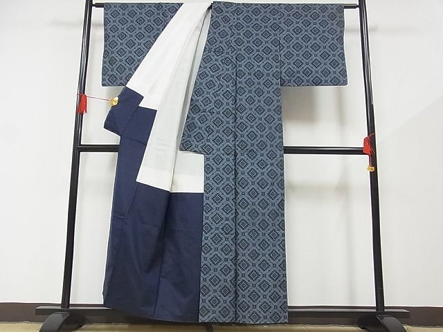 平和屋-こころ店■本場村山大島紬　花菱文　着丈155.5cm　裄丈64cm　正絹　逸品　1B-wt858_画像2