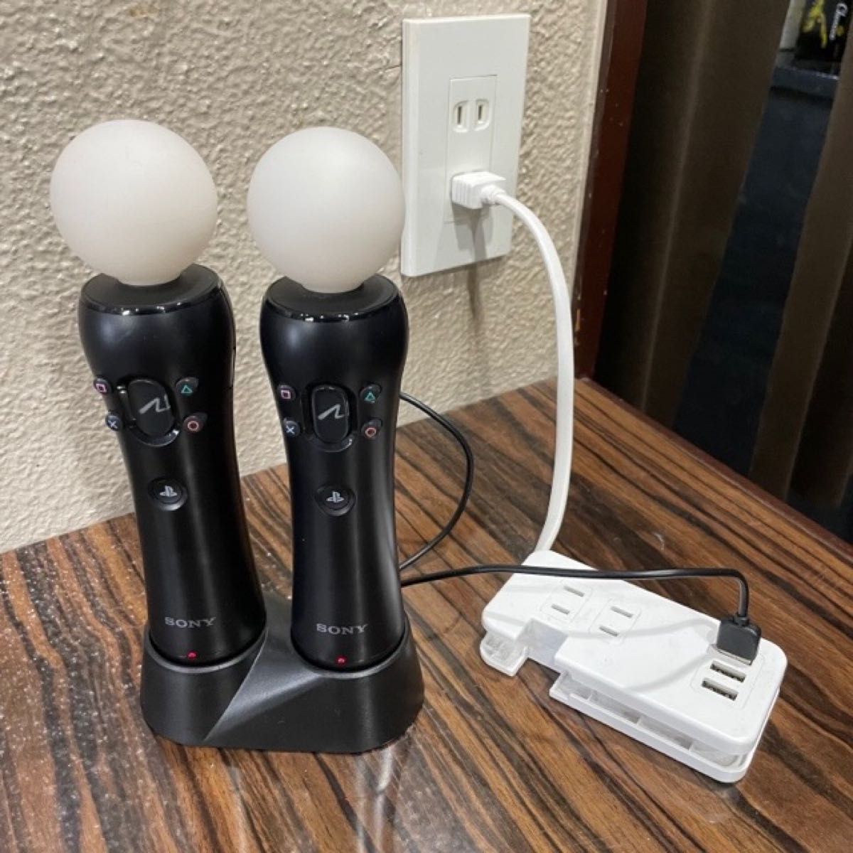 【箱痛み新品】充電器 PSmove　PS4　PS VR　USB　ディスプレイスタンド