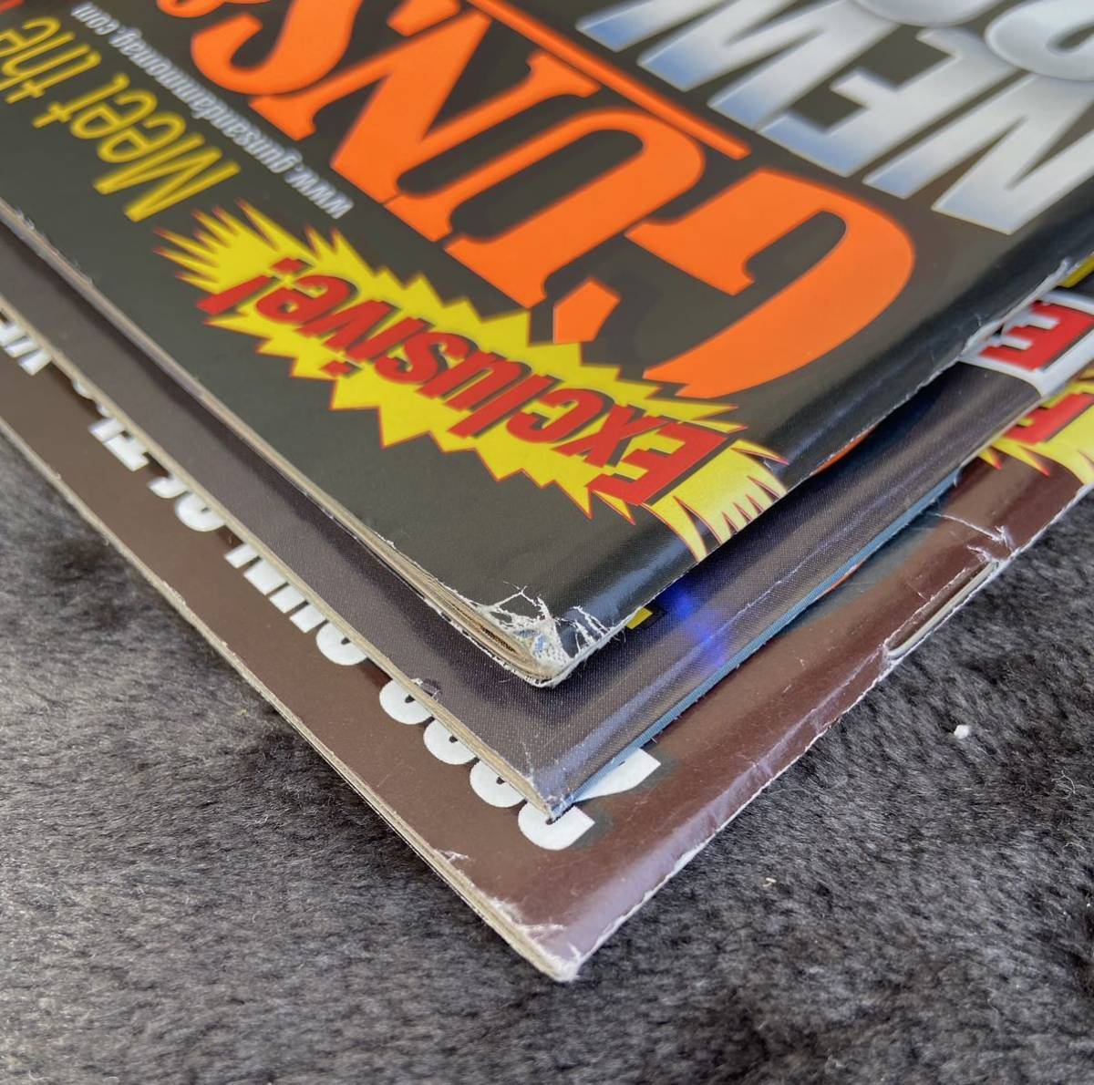 輸入雑誌　GUNs & AMMO 3冊セットです。　アメリカ雑誌　銃の専門誌　銃と弾丸の専門誌　(カラー写真多数)_角に傷みが見られます。