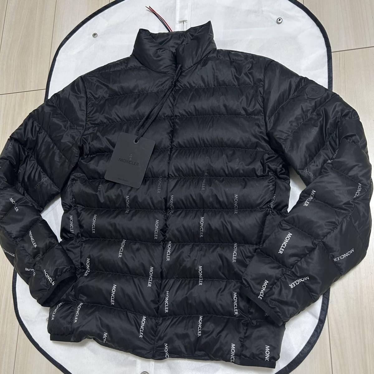 【レア】【破格最安値】MONCLER モンクレール　ダウンジャケット　グラデーション　ラバーワッペン　DOMME 黒　０