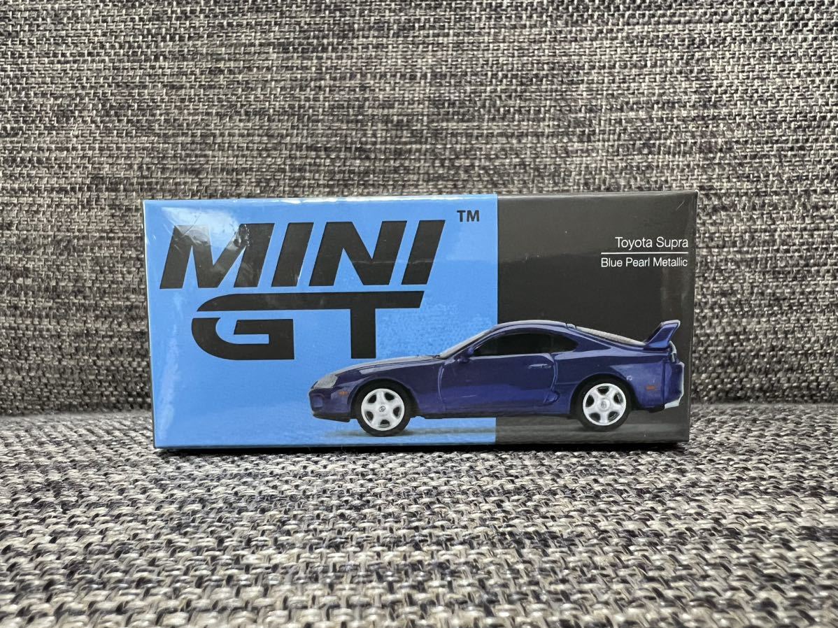 MINI GT 1/64 211 トヨタ　スープラ　Supra Dark Blue Pearl 右ハンドル_画像1