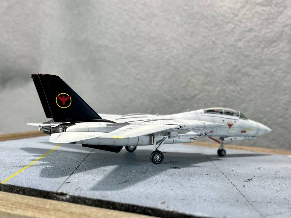 完成品【1/144 F-14A トムキャット ならず者国家仕様 トップガン マーヴェリック搭乗機】ドイツレベル 検 TOP GUN_画像6