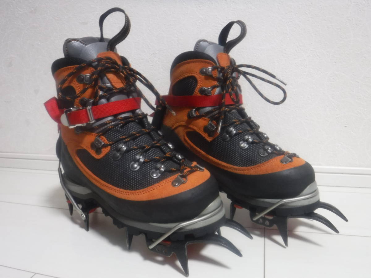 モンベル　登山靴　アルパインクルーザー3000 22cm、カジタックス　ワンタッチアイゼン　１０本爪_画像1