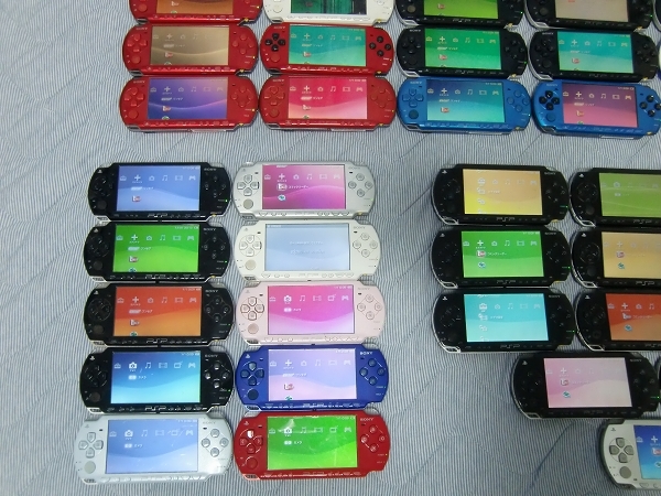 SONY　PSP-3000　PSP-2000　PSP-1000　51台まとめ売り　ジャンク品扱い　バッテリーパック無し　オマケ付き　ゆうパックお手軽版発送_画像4