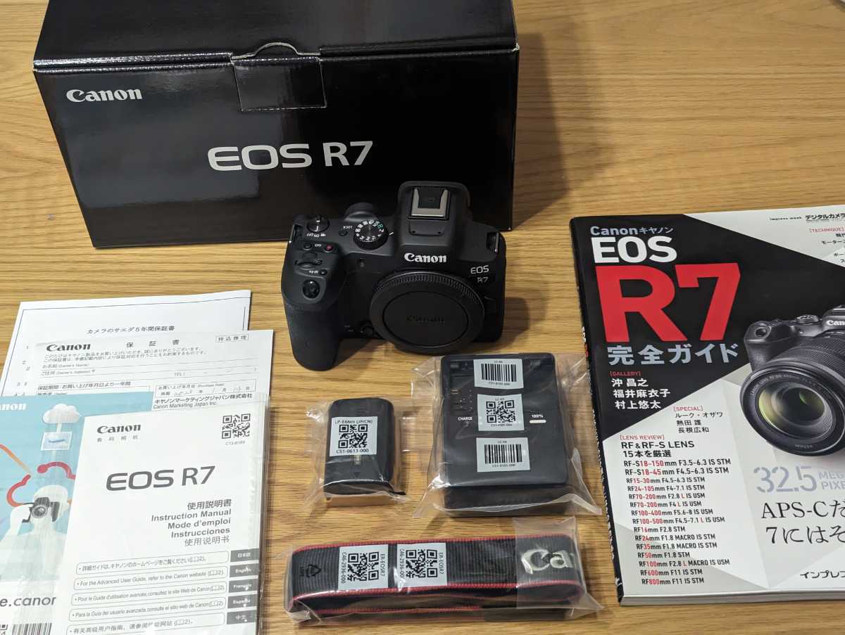 Canon EOS R7 美品 保証残あり 冊子 EOS R7 完全ガイド 付属_画像1