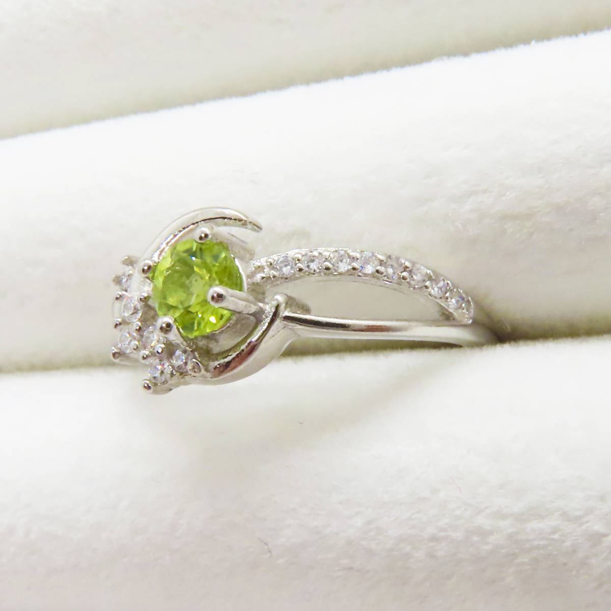 新品 ペリドット 指輪 クラウン ダイヤモンド 925 シルバー リング 指輪 天然石 宝石 8月 誕生石 ヴィンテージ ジルコニア 月の画像3
