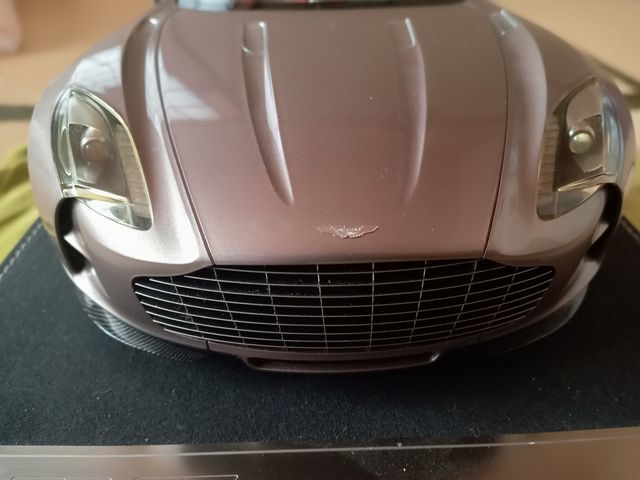 アストンマーティン ONE- 77 1/18 シャンパンゴールド 送料込み アストンマーティン ONE- 77 1/18 シャンパンゴールド 送料込み