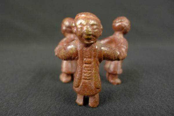 X529 中国古玩 唐金製 三唐子蓋置 幅5.4cm 三閑人 三ツ人形 茶器 茶道具/60の画像3