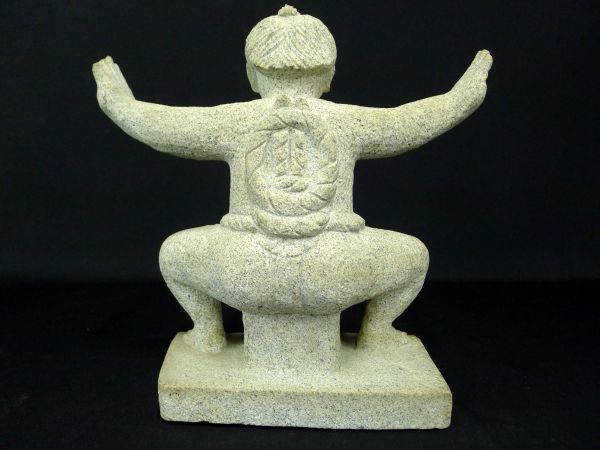M181 美品 天然石 相撲力士石像 横綱 大関 関取 お相撲さん 重さ5200ｇ 置物 飾り物 工芸品/100_画像4