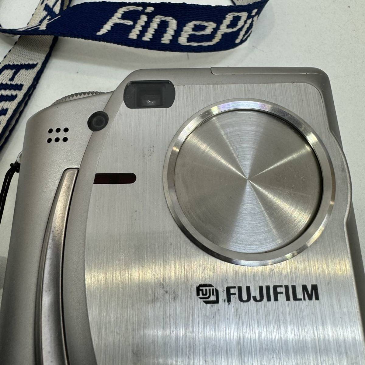 【TC1205】FUJIFILM 富士フィルム FinePix 4700Z ファインピクセル シルバー コンパクトデジタルカメラ 動作未確認_画像2