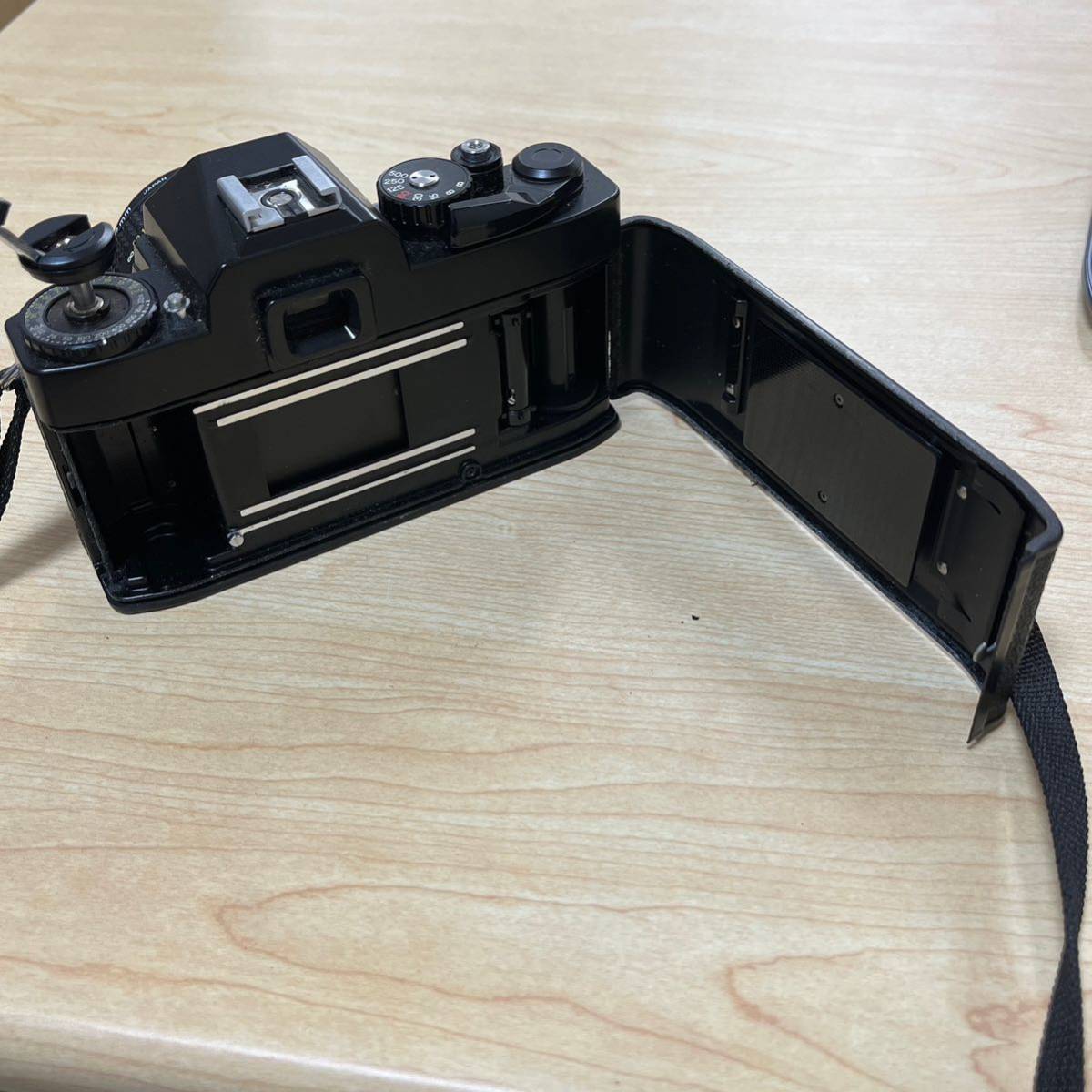 【TH1219】RICOH リコー フィルム カメラ 動作未確認 XR-500 レトロ 年代物 昭和レトロ ケース付き 1:2 50mm レトロカメラ 部品取り_画像5