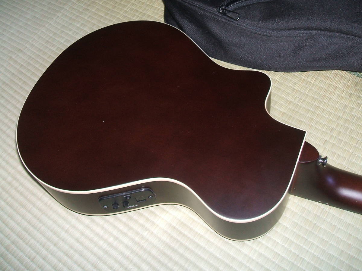 ヤマハ YAMAHA APX T2 小型 エレアコ ギター 美品_白い小チリは小ゴミの付着です。