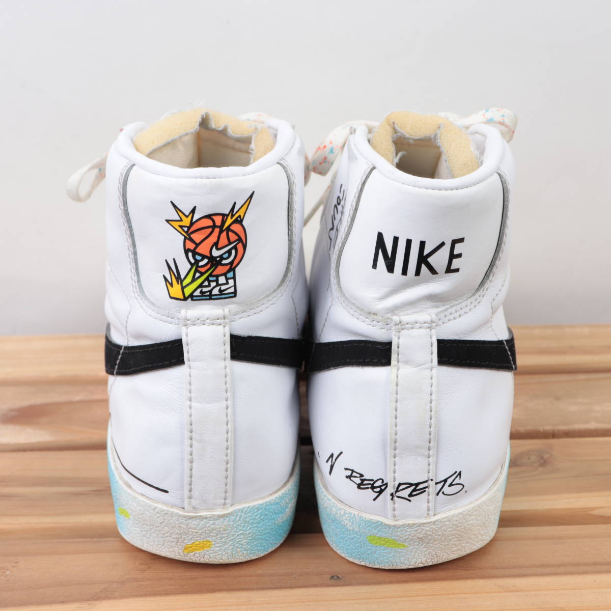 z8551 ナイキ ブレーザー ミッド 77 US8.5 26.5cm/白 ホワイト 黒 ライトグレー NIKE Blazer Mid 77 ブレザー メンズ スニーカー 中古_画像5