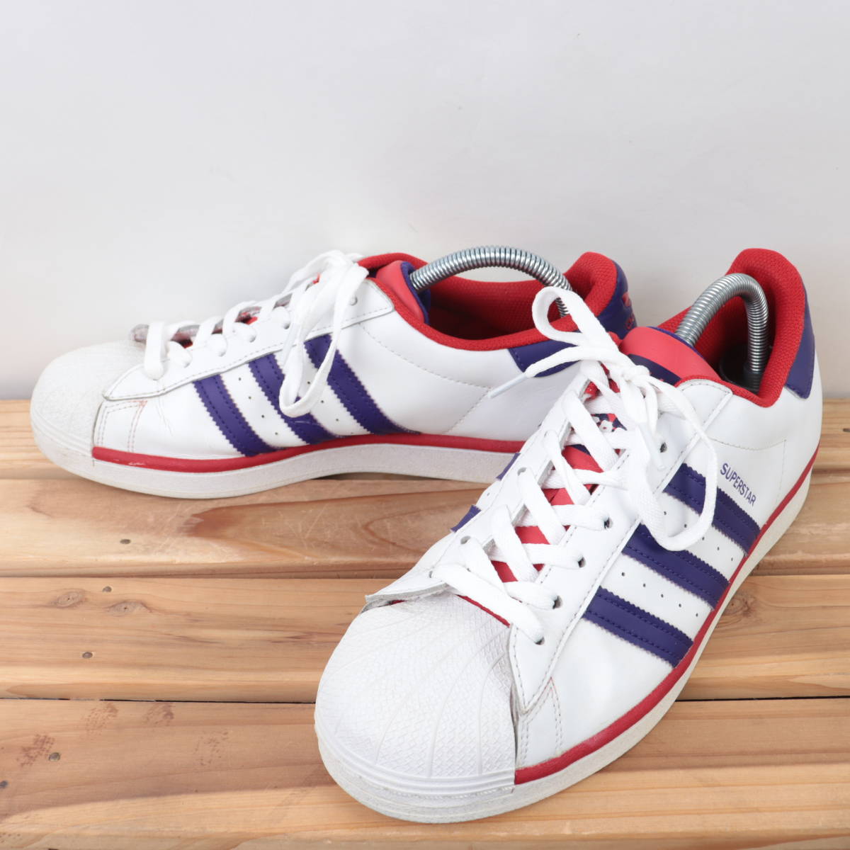 z8939 アディダス スーパースター US9 1/2 27.5cm/白 ホワイト 紫 パープル 赤 adidas SUPERSTAR メンズ スニーカー 中古_画像1