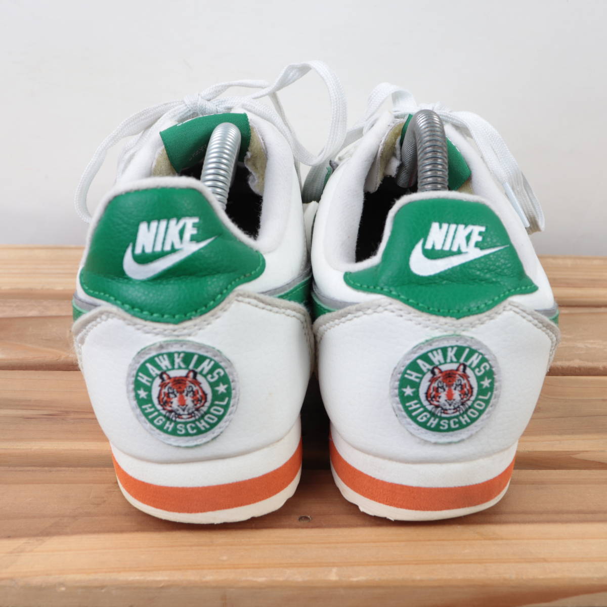 z9046 ナイキ ストレンジャーシングス クラシックコルテッツ US10 27.0cm/白 ホワイト 緑 NIKE CLASSIC CORTEZ レディース スニーカー 中古_画像5