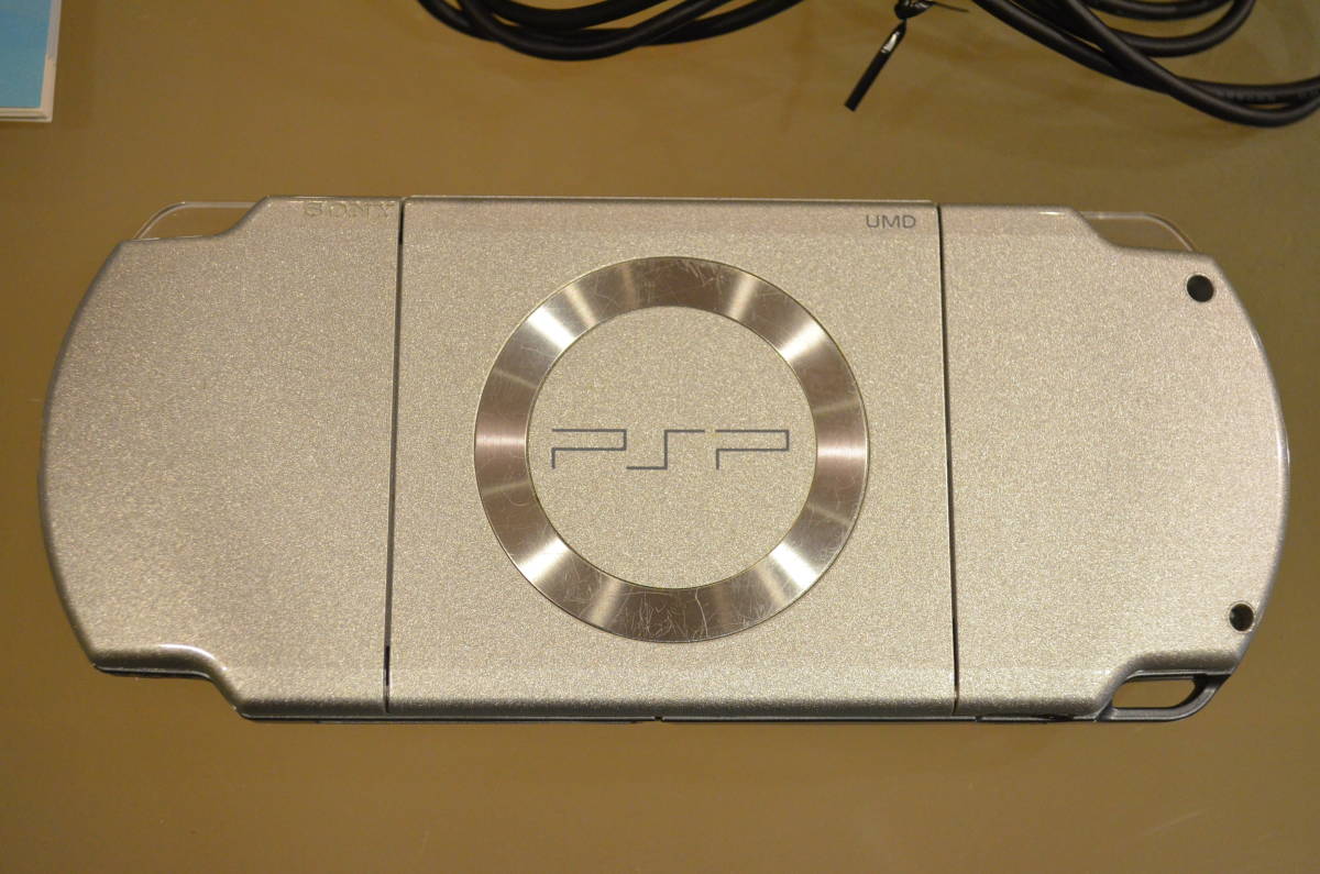 送料無料 中古（ジャンク扱い） SONY PSP本体「PSP-2000 ice silver」 元箱・付属品付き_画像7