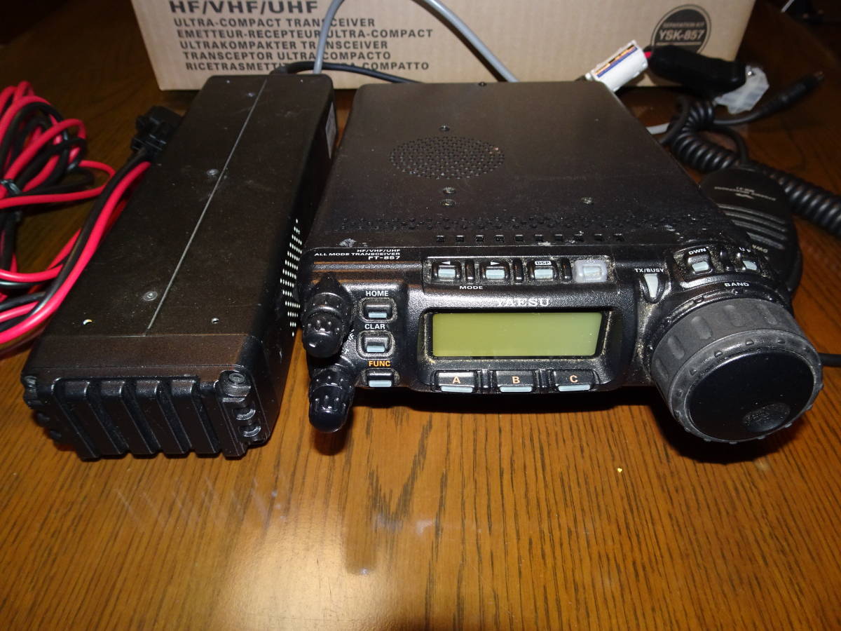 ★★YAESU　HF/50/144/430MHｚ帯オールモード機FT-857DM（50W機）＋FC-30（純正オートアンテナチューナー）_画像2