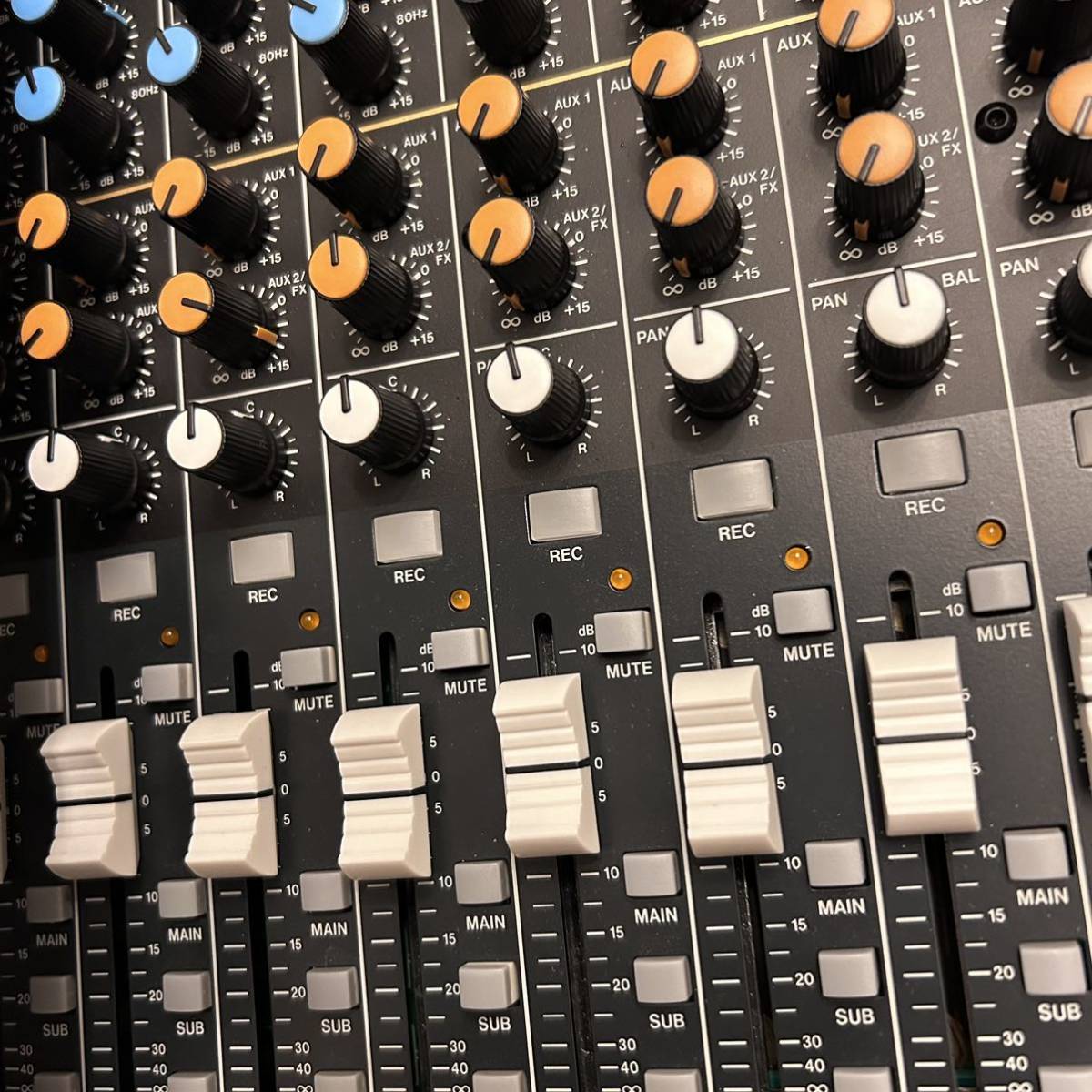TASCAM Model 12 オールインワン・プロダクション・ミキサー TASCAM Model 12 オールインワン・プロダクション・ミキサー