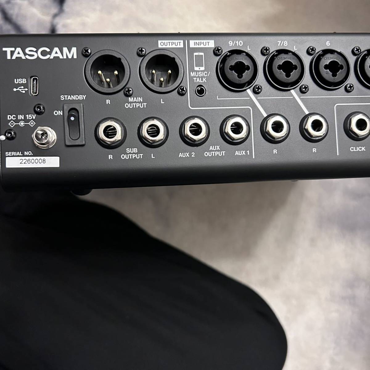 TASCAM Model 12 オールインワン・プロダクション・ミキサー TASCAM Model 12 オールインワン・プロダクション・ミキサー