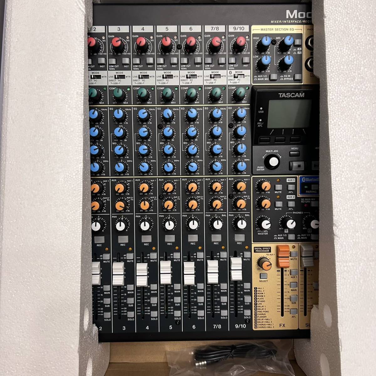 TASCAM Model 12 オールインワン・プロダクション・ミキサー TASCAM Model 12 オールインワン・プロダクション・ミキサー