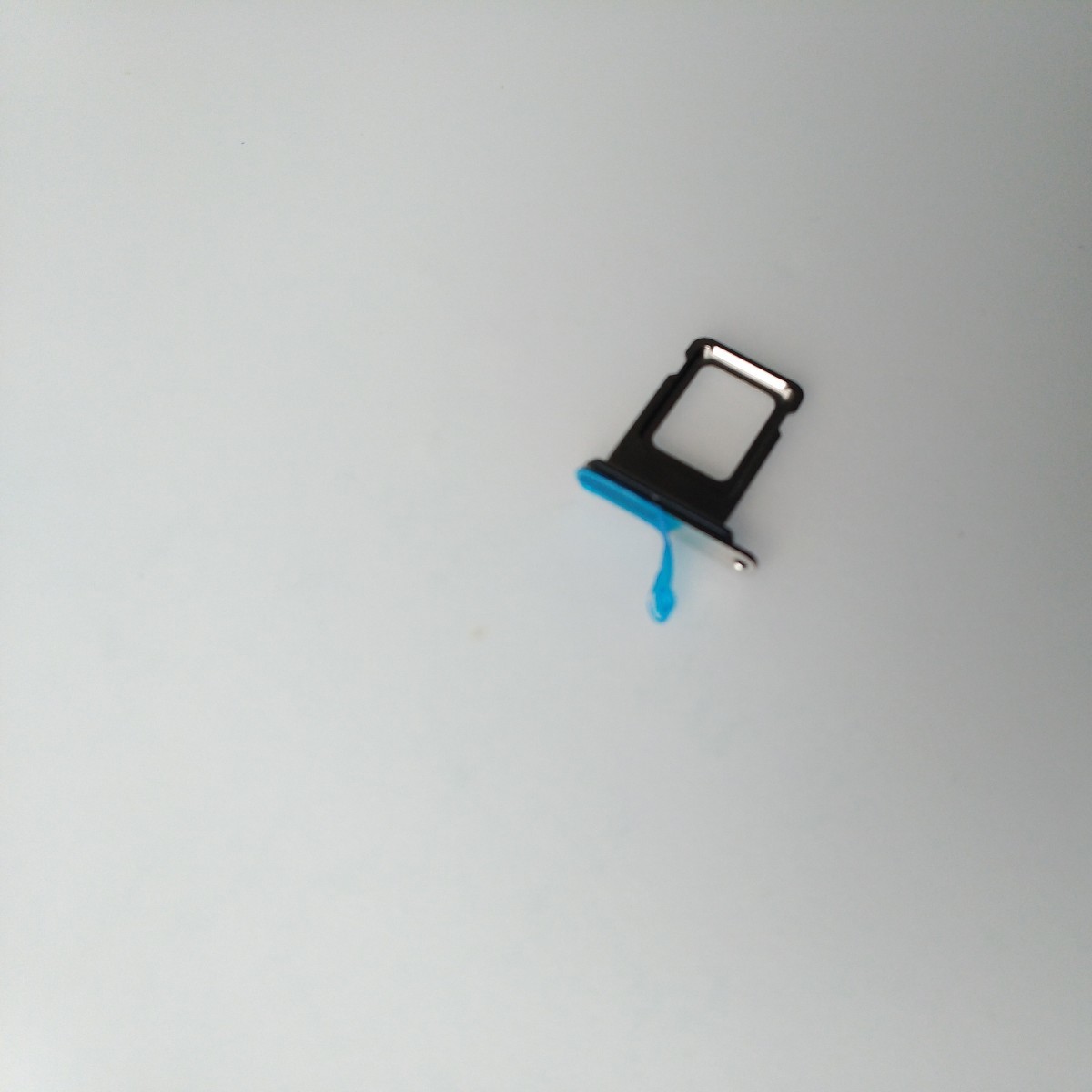 iPhone15 pro　チタニウム　SIM＋SIMカードトレイ　_画像3