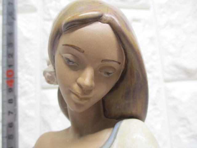 Y-10/LLADRO リヤドロ 女性 43cm 陶器 果物 置物 人形 インテリア アンティーク 陶器人形 西洋陶磁 工芸_画像3