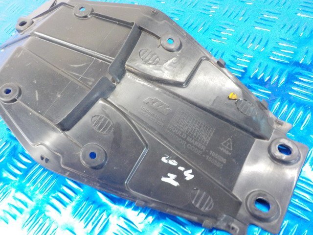 HS7●○　中古　純正　KTM　390　デューク　リアフェンダー　　　　5-11/30（ま）_画像6